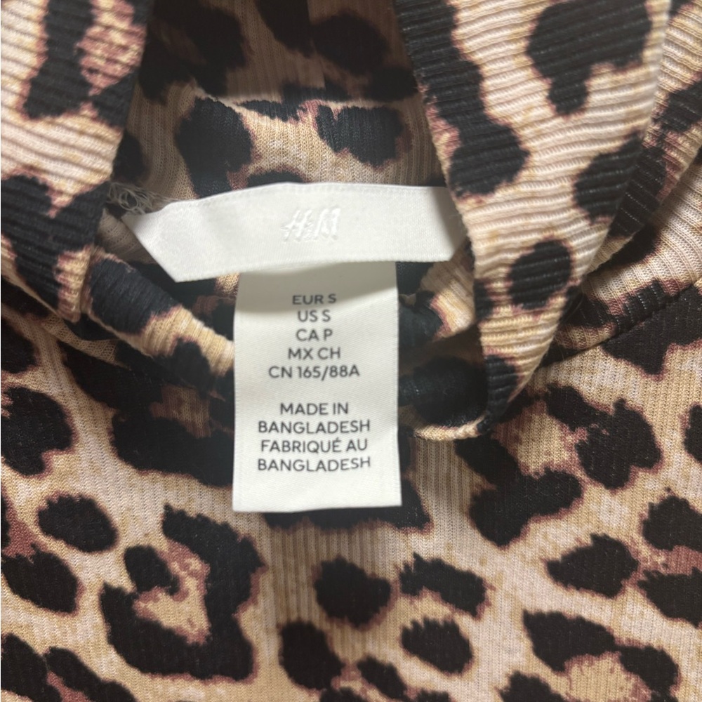 H&M Leopard Print Turtleneck Long Sleeve Bodysuit - Picture 3 of 3